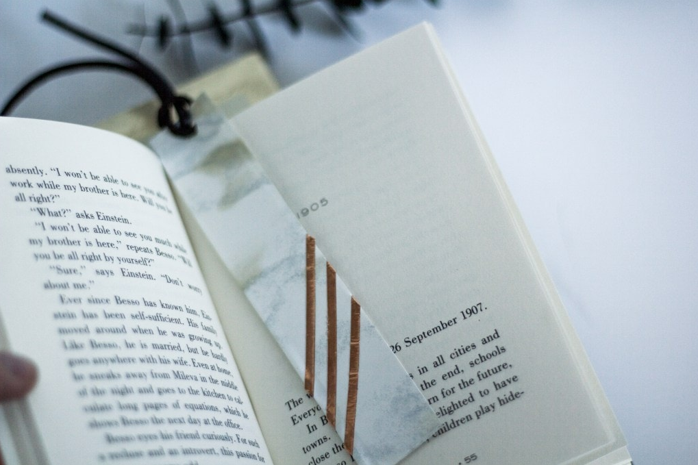 Picture of a bookmark.